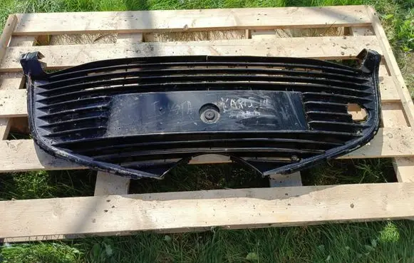 Toyota Yaris Front grill 