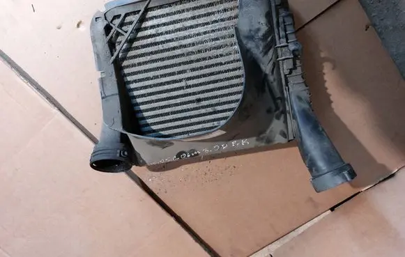 Volkswagen Touareg I Intercooler radiator 7L0117339