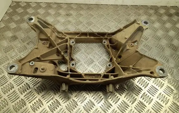 Volkswagen Touareg III Engine mounting bracket 4M0399263P