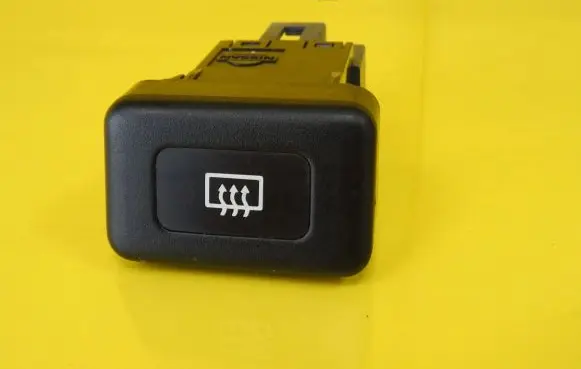 Nissan Almera Windscreen/window heater switch
