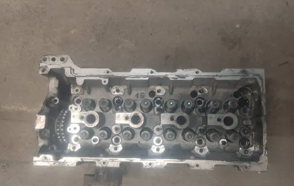 Mercedes-Benz Sprinter W906 Engine head A61101047205050