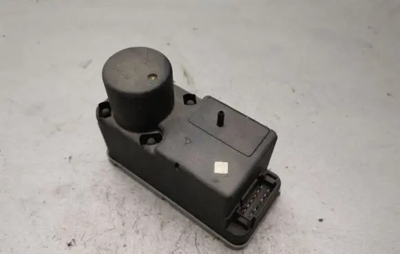 Volkswagen Golf III Central locking vacuum pump 1H0962257
