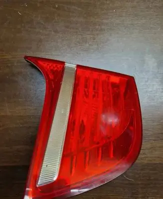 Tailgate rear/tail lights
