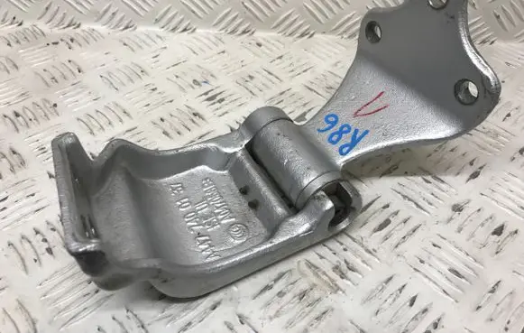 Mercedes-Benz Vito Viano W447 Loading door lower hinge A4477400137