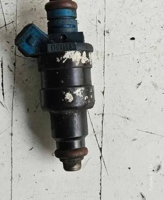 Volvo S70 V70 V70 XC Fuel injector 1389563