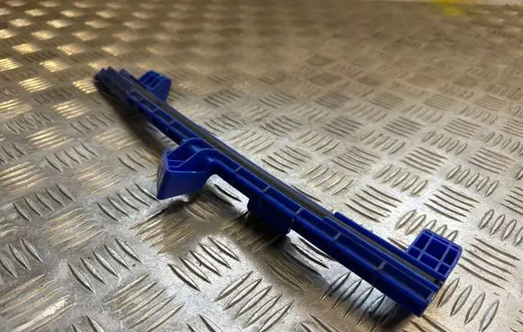 KIA EV6 Rear door windshield rail 83560CV000