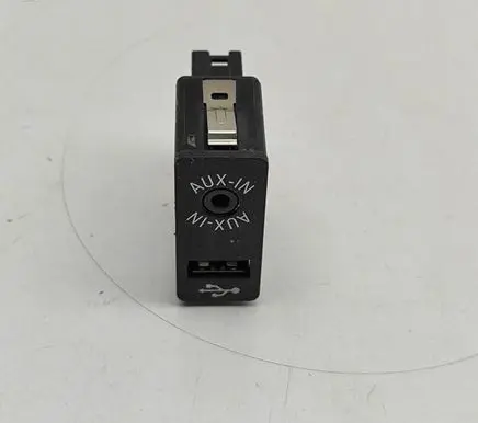 BMW 5 F10 F11 AUX in-socket connector 9237654