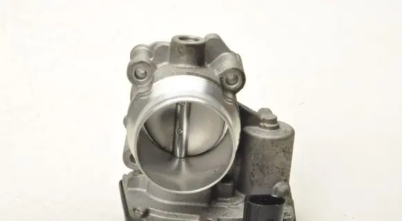 Volvo XC40 Electric throttle body valve 31465702