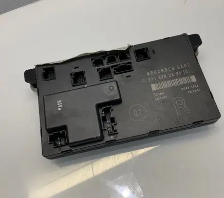 Mercedes-Benz E W211 Door control unit/module 2118702885 00401605 A2118702885