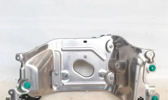 BMW M5 F90 Heat shield in engine bay 9500261 5B4A552 11659500261