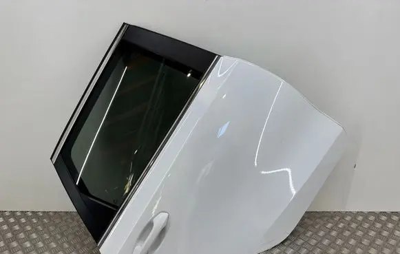 KIA Ceed Rear door 