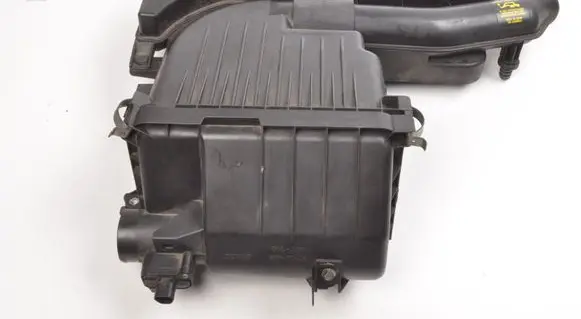 Suzuki Swift II Air filter box 1370069L00