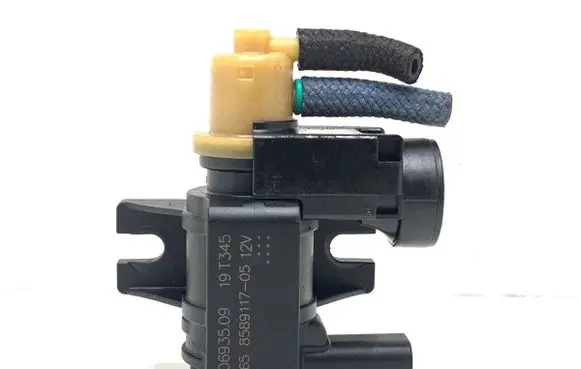 BMW 5 G30 G31 G38 Fuel pressure regulator 8589117