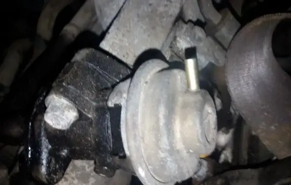 Mazda 323 EGR valve K5T576 K5T57673