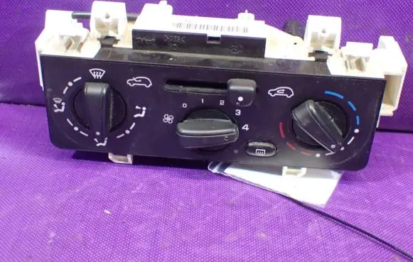 Citroen C3 Interior fan control switch F664477S