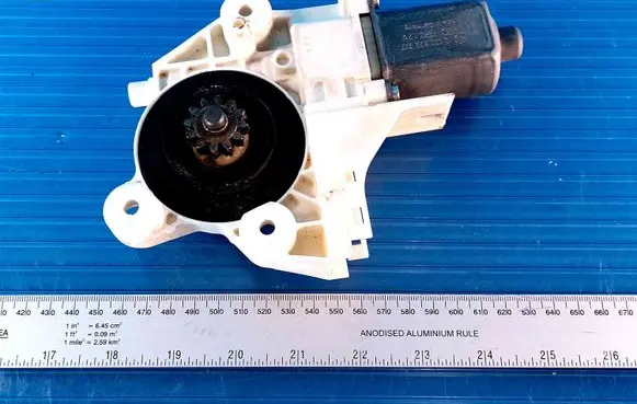 Ford Focus Front door window regulator motor 4M5T14A389