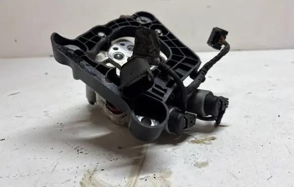BMW 5 F10 F11 Air suspension compressor 9178791