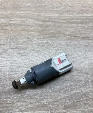 Renault Megane II Brake pedal sensor switch 8200168238B
