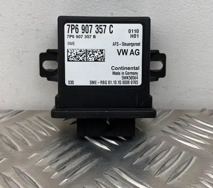 Volkswagen Touareg II Light module LCM 7P6907357C 7P6907357B