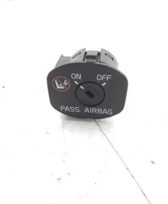 Passenger airbag on/off switch
