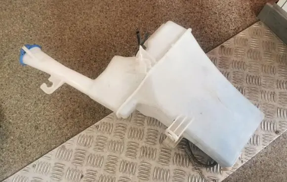 KIA Rio Lamp washer fluid tank 