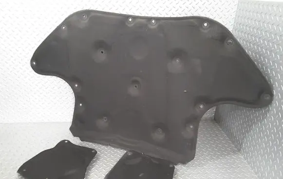 Engine bonnet/hood sound/heat insulation