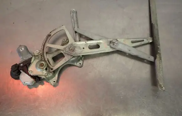 Toyota Urban Cruiser (XP110) Front door window regulator with motor 