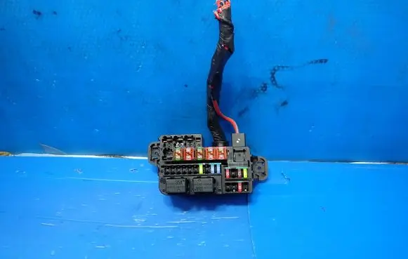 Opel Mokka X Fuse module 8261662