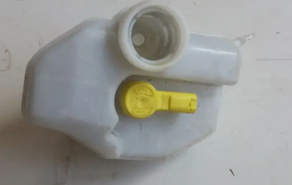 BMW 3 G20 G21 Brake fluid reservoir 6871185