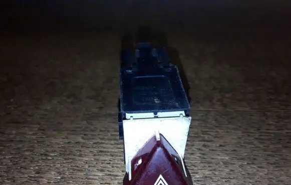 Volkswagen PASSAT B6 Hazard light switch 308053509
