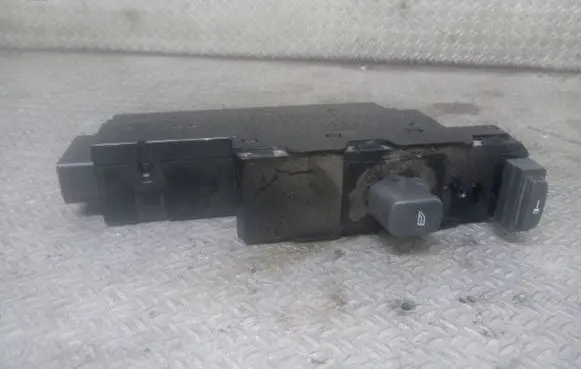 Volvo V70 Electric window control switch 9452961