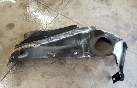 Jeep Grand Cherokee Heat shield in engine bay 