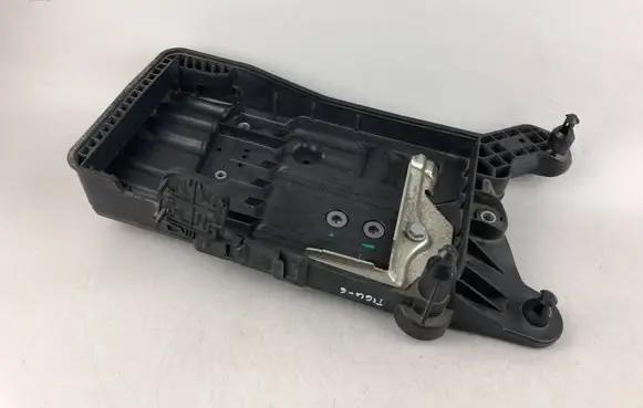 Volkswagen Tiguan Battery tray 5QF915325B