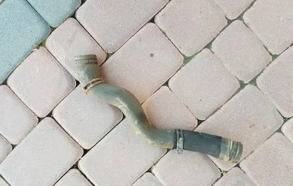 Opel Zafira C Engine coolant pipe/hose 13251433