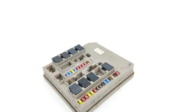 Renault Clio III Fuse module 674658A