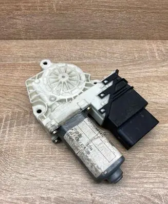 Volkswagen Golf IV Rear door window regulator motor 1J4959811C