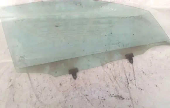 Nissan Qashqai Front door window glass four-door