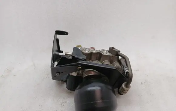 Mercedes-Benz S C217 Air suspension valve block A2213200958 A2213270215 A2223271640