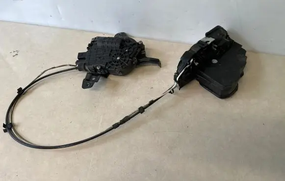 BMW 5 GT F07 Rear door soft close latching motor 7149448 7210064
