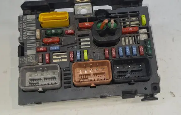 Citroen C4 I Picasso Fuse module 9675877980