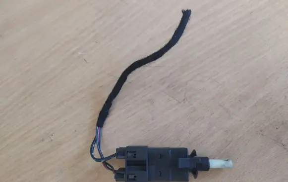 Mercedes-Benz S W220 Brake pedal sensor switch 0015452109