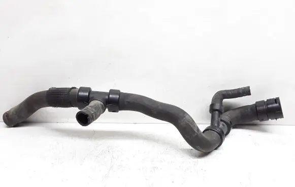 Engine coolant pipe/hose