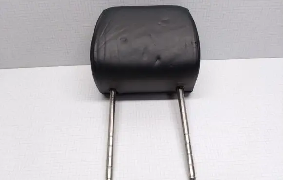 Volkswagen Golf IV Front seat headrest 