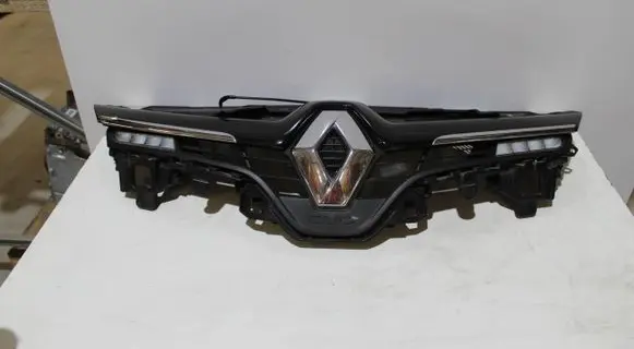 Renault Clio IV Front grill 