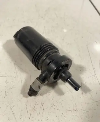 Volvo XC60 Headlight washer pump 1013229 013740