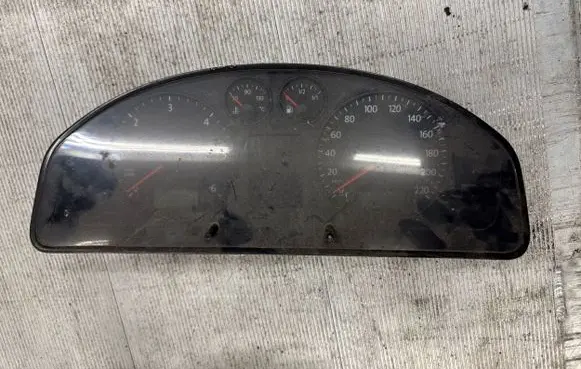 Volkswagen Transporter - Caravelle T5 Speedometer (instrument cluster) 88311346