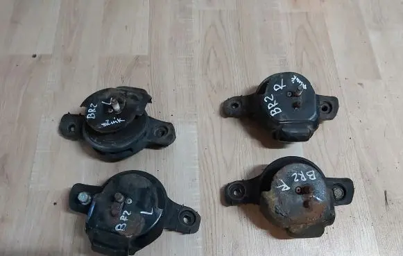 Toyota Avensis T270 Engine mount vacuum valve 