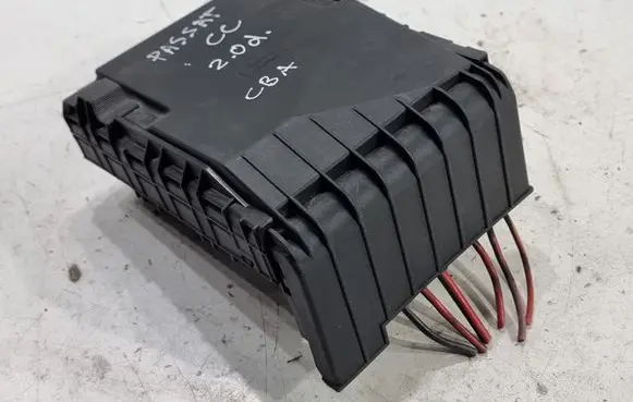 Volkswagen PASSAT B7 Fuse box set 3C0937125