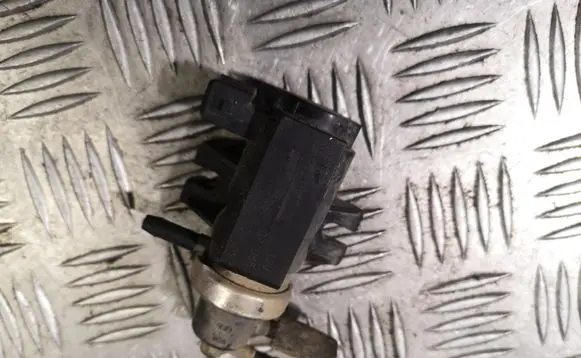 Volkswagen Sharan Vacuum valve 72190370