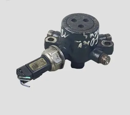 Ford Focus Fuel main line pipe 9D280DB